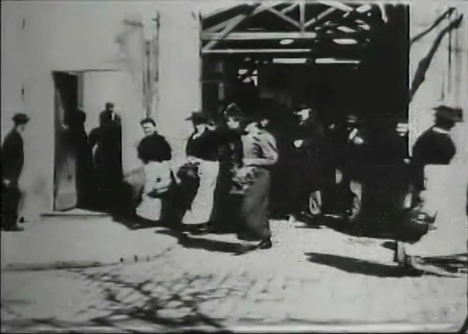 shot 1 from movie La sortie de l'usine Lumière à Lyon by Auguste and Louis Lumière